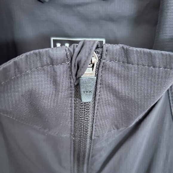 LLBean Men’s Ultralight Wind Vest - Picture 3 of 6